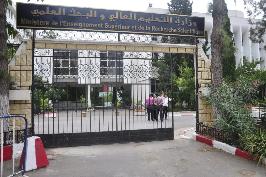 ouverture d’i في concours استثناء de doctort