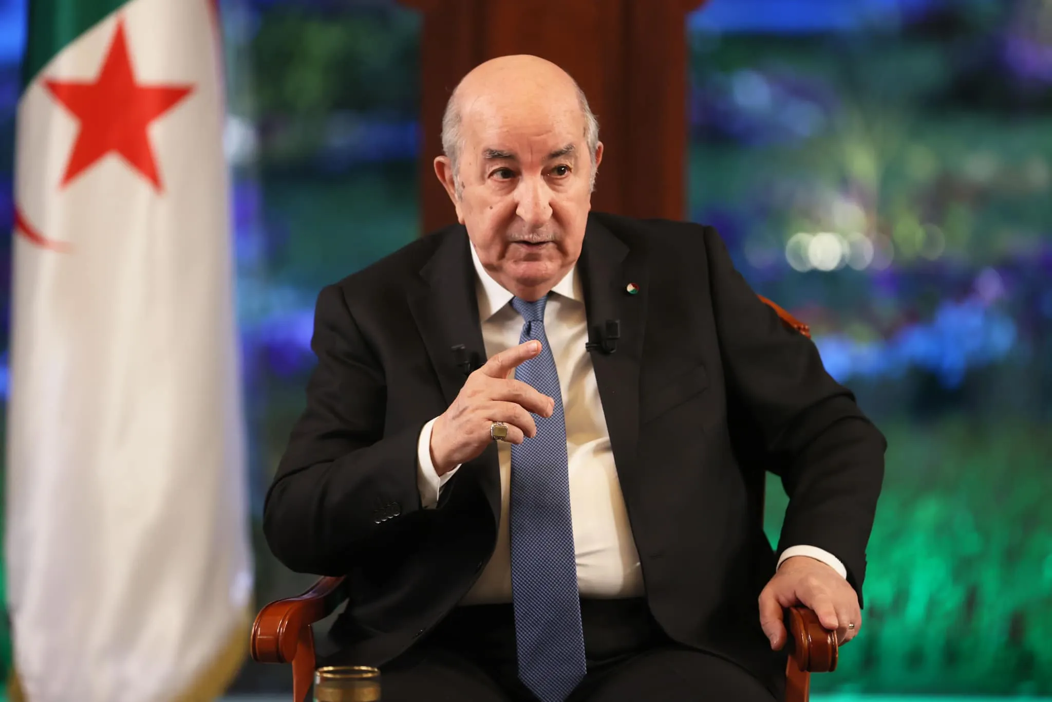 أزمة دبلوماسية أفيك لا فرنسا: ليه