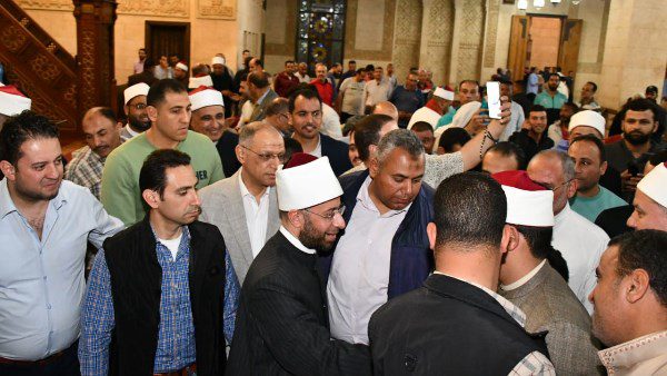 مصر ملجأ ، رفاقه وشعبه