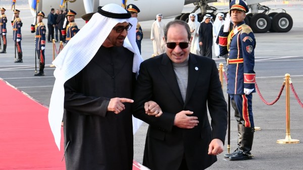 يؤكد بن زاو دعم الرئيس سيسي لتحسين العلاقات مع مصر