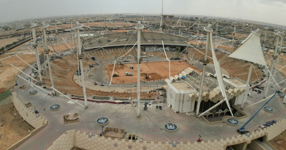 ساعات .. تنمية ملعب Royal FAHD الرياضي قد انتهى
